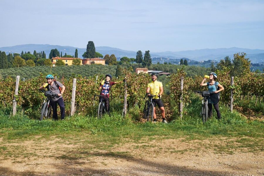 Florence: Tuscany Countryside Guided E-Bike Tour with Lunch - The family-owned farm stop and the lunch experience