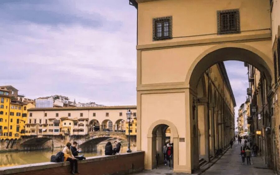 Florence: Uffizi Gallery and Vasari Corridor Private Tour - Small rules that matter on the day: water, bags, and shoes