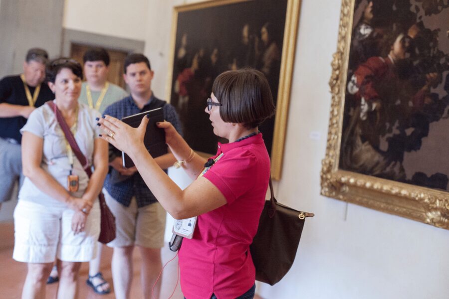 Florence Uffizi Gallery & Medici Vasari Corridor Guided Tour - Where to meet: Piazza della Repubblica near the Apple store
