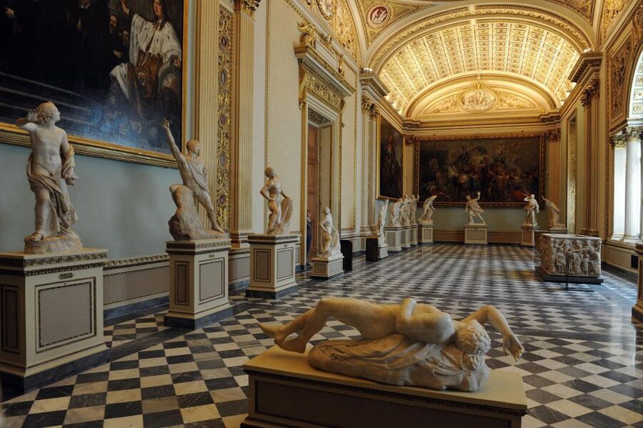 Florence: Uffizi Gallery Priority Entrance and Tour - The Medici collections: a story you can follow in real time
