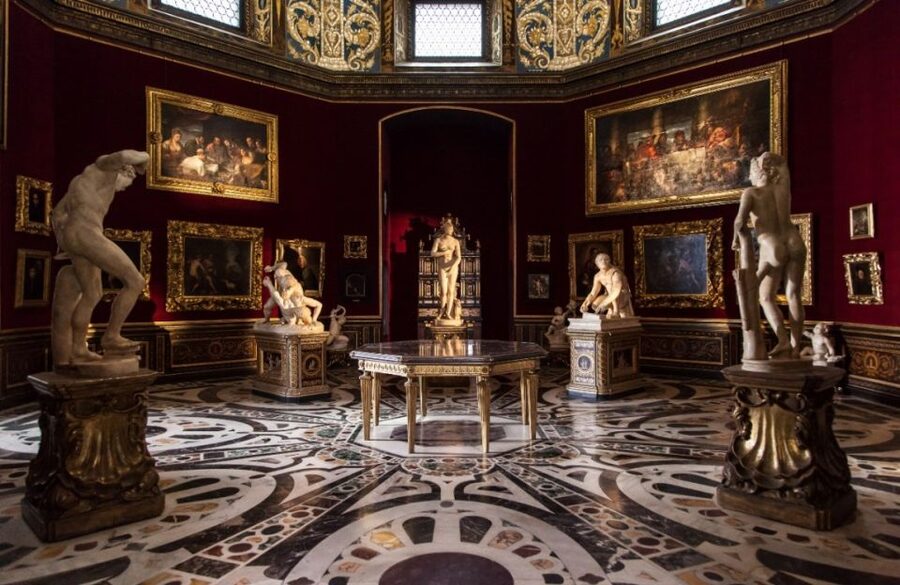 Florence: Uffizi Gallery Priority Entrance and Tour - Meeting near Piazza della Signoria, then straight into the museum