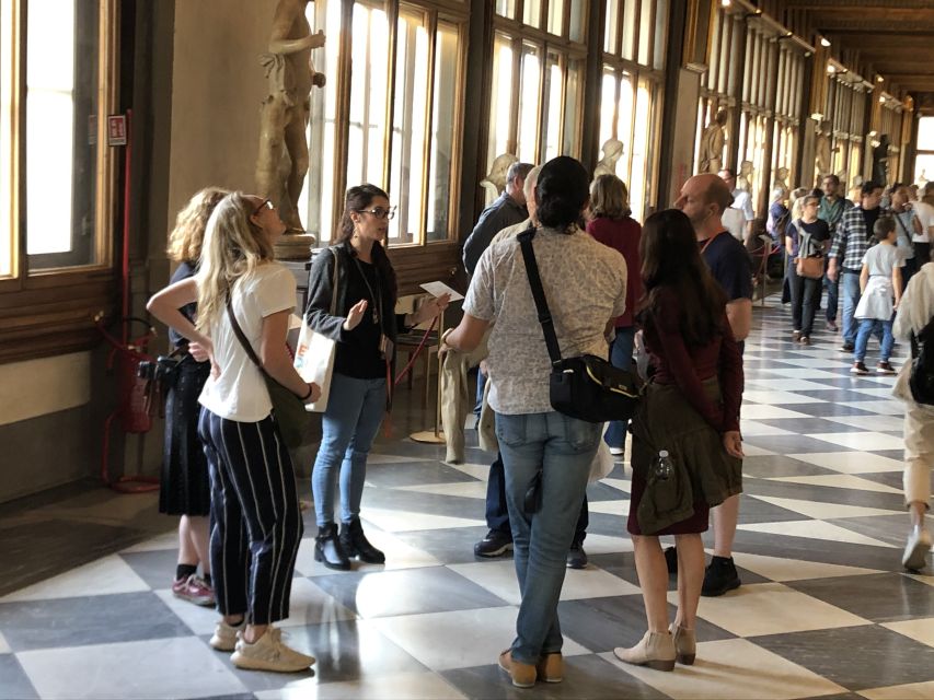 Florence: Uffizi Gallery Small Group Guided Tour - Finding the meeting point in front of Leonardo’s statue