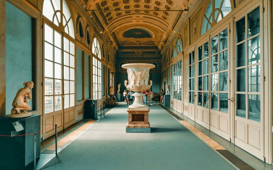 Florence: Uffizi Gallery Small Group with Entrance Tickets - Botticelli, Leonardo, Michelangelo, and how the guide helps you see