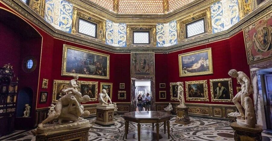 Florence: Uffizi Gallery Small Group with Entrance Tickets - Where to meet: Piazzale degli Uffizi and the Purple flag