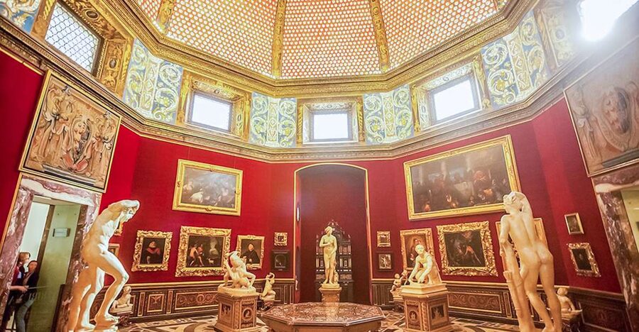 Florence: Uffizi Priority Ticket & Masterpieces Audio App - Your Best Hit List: Venus, Da Vinci, Caravaggio, and Michelangelo on Wood