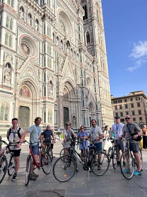 Florence: Untold Bike tour with Roberto - Via de Tornabuoni: Fashion Street, Market Stops, and the Wine Window Pause