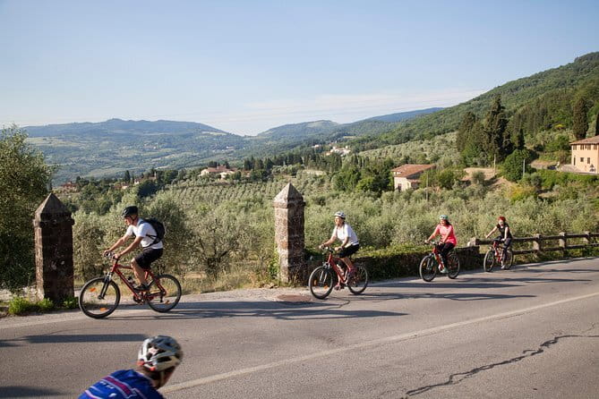 Florence Vintage Bike Tour–guided, small group or private option - Oltrarno at Santo Spirito, then biking toward the Arno-side power