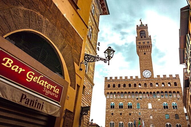 Florence Walking Tour - Uffizi from the outside and Ponte Vecchio views: planning your next museum day