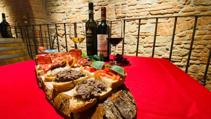 Florence: Wine Tasting and Paring Class Guided Tour - Stop inside the pairing class: why the food matters as much as the bottle