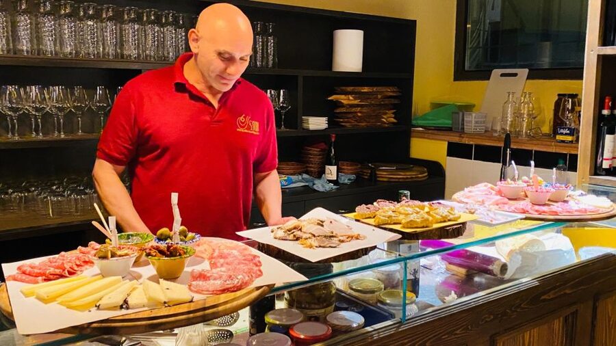 Florence: Wine Tasting and Paring Class Guided Tour - Option choices: 3 wines vs 7 wines, plus the VIP Brunello di Montalcino bottle