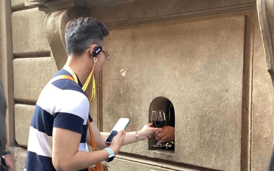 Florence: Wine Windows Walk with Wine Tasting and Appetizers - Key points to know before you go