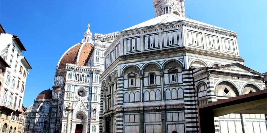 Florence: Wine Windows Walk with Wine Tasting and Appetizers - The Historic Glass of Wine Stop in a Renaissance Palazzo