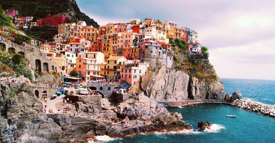 From Florence: Cinque Terre guided tour with Lucca - Florence to Cinque Terre, the long scenic day that actually flows