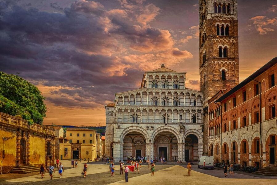 From Florence: Cinque Terre guided tour with Lucca - Vernazza: the natural-port town plus time to linger