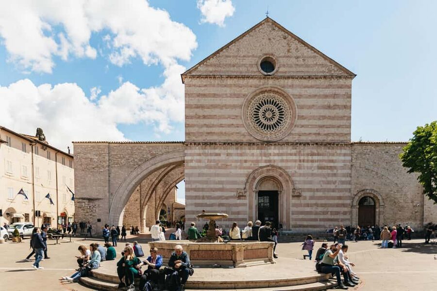 From Florence: Orvieto and Perugia Tour with Church Visits - Basilica of Saint Francis: frescoes you can actually study