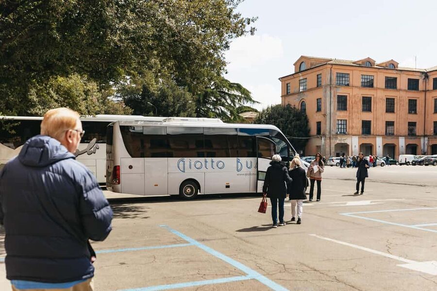 From Florence: Orvieto and Perugia Tour with Church Visits - Saint Clare and the tomb of Carlo Acutis: a moment with real gravity