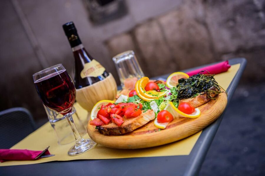 From Florence: Outdoor Wine Dining in San Gimignano Winery - The 4-course Tuscan meal: what you eat and how the pairings work