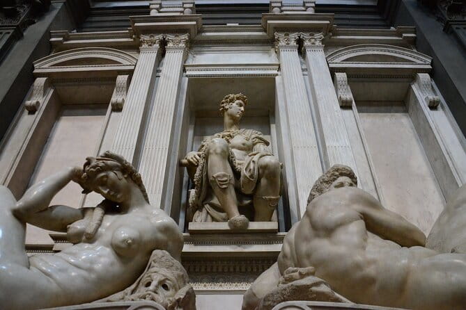 From Florence: Pisa Afternoon Tour & Leaning Tower Access - Coach comfort, guide style, and how groups tend to feel