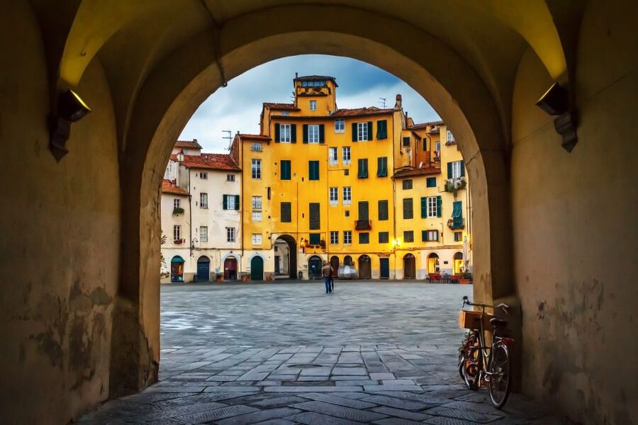 From Florence: Pisa & Lucca Day Tour with Buccellato Tasting - Pisa and Lucca in one day, the smart Tuscany switch