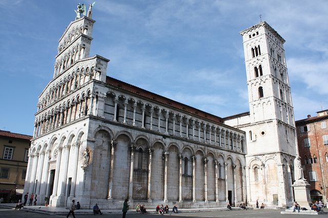 From Florence: Pisa & Lucca Day Tour with Buccellato Tasting - Lucca after the tour: one hour of you time