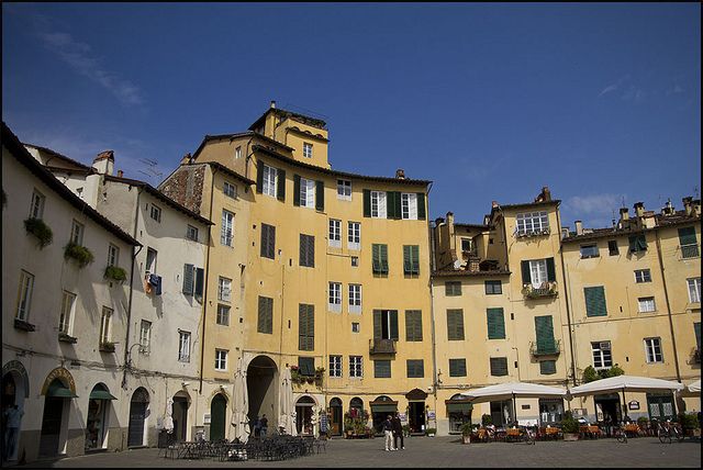 From Florence: Pisa & Lucca Day Tour with Buccellato Tasting - The coach ride from Florence, where the day really starts