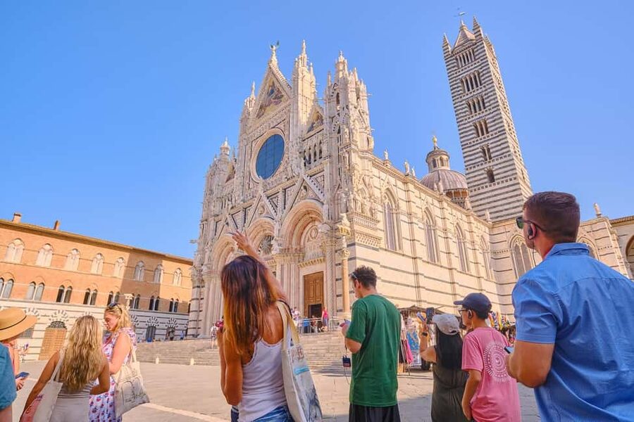 From Florence: Private Pisa, Siena and San Gimignano Trip - Chauffeur commentary vs. guided wandering, and how that changes the vibe