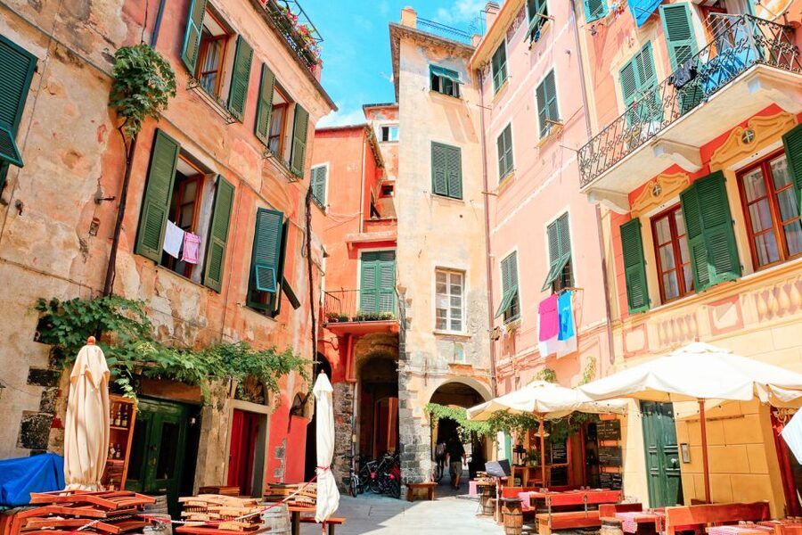 From Florence: Seaside Beauty Day Trip to Cinque Terre - Manarola: what an hour feels like on the cliffs