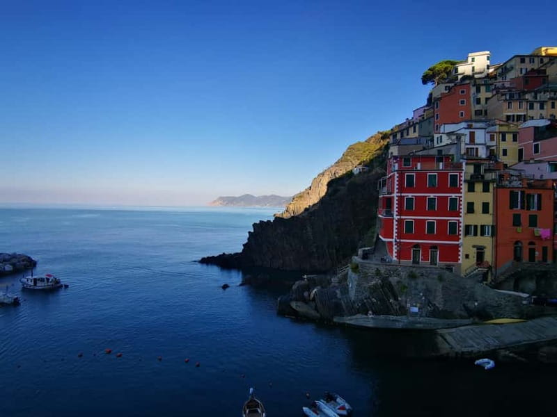 From Florence: Small-group to Cinque Terre and Pisa Day Tour - What the small-group size changes on a day like this