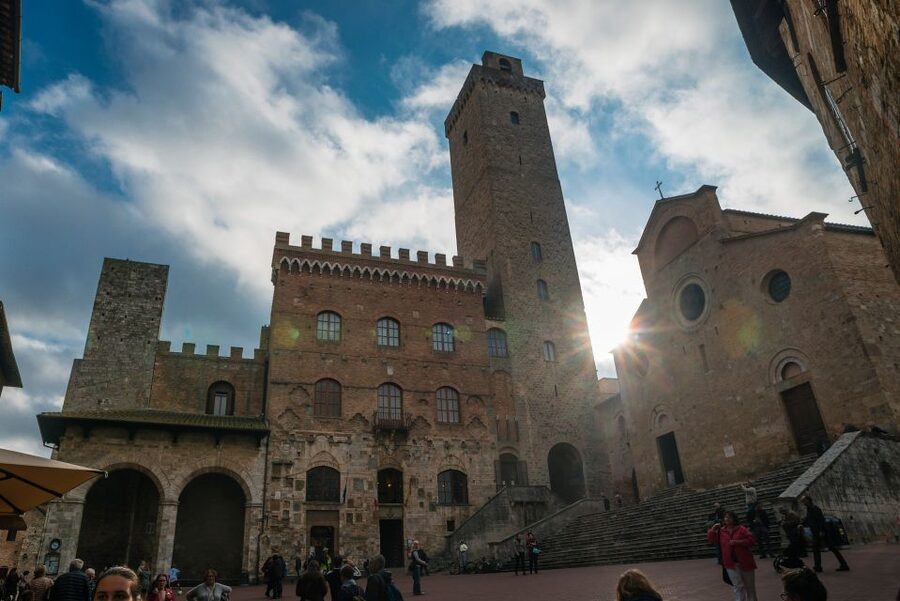 Full-Day Excursion to Siena, San Gimignano & Chianti - Monteriggioni: Medieval Walls, Classic Photos, and a Tight Hour