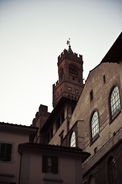 Legends of Florence: Exclusive Walking Tour by night - A 2-hour night walk that starts in Piazza della Signoria