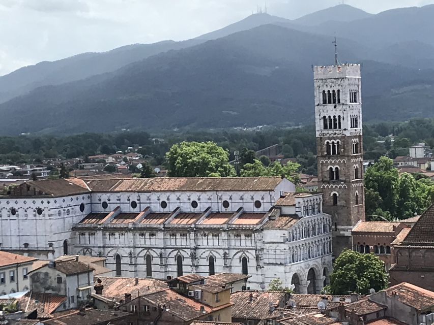 Lucca: 2-Hour City Center Walking Tour - Lucca City Center On Foot, With Real-Time Context