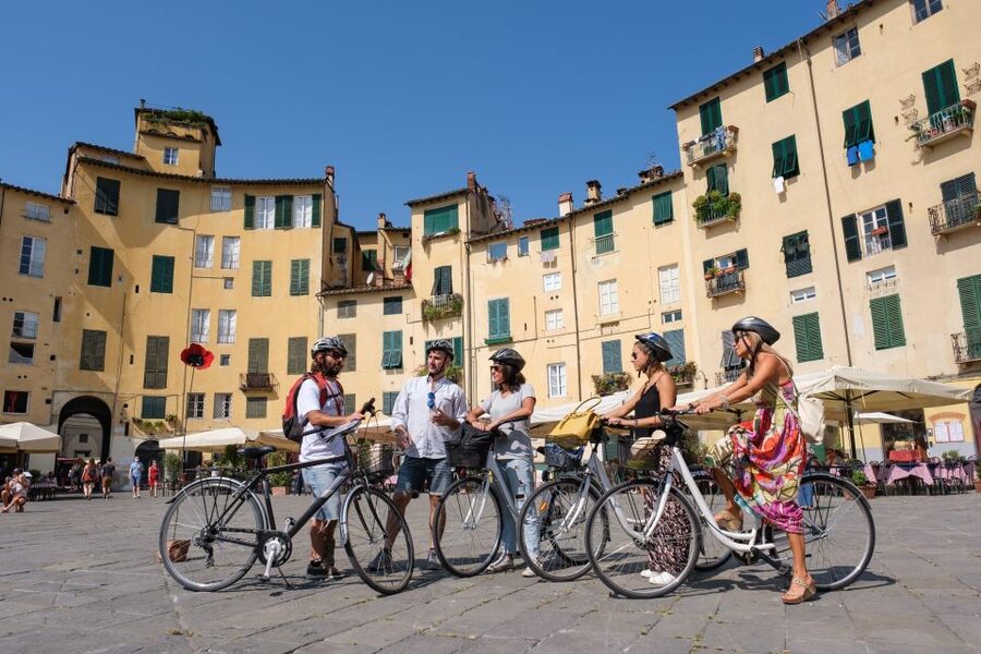 Lucca: 3-Hour Bikes & Bites Foodie Adventure like a Local - San Frediano Basilica and the feel of Lucca’s narrow old-town streets