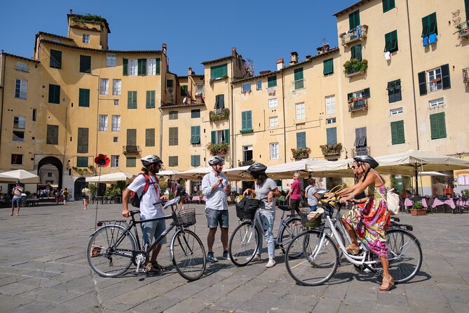 Lucca Bikes and Bites with food tastings for Small Groups or Private - Le Mura di Lucca: the wall walk you actually ride