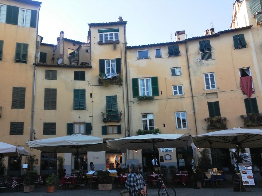 Lucca: City Highlights Walking Tour - Getting oriented at Saint Maria Gate, then learning the city’s logic