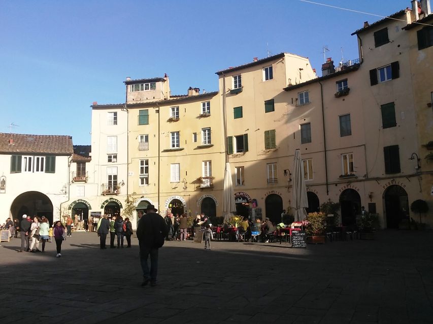 Lucca: City Highlights Walking Tour - Piazza Anfiteatro and the ovular shape you can actually visualize