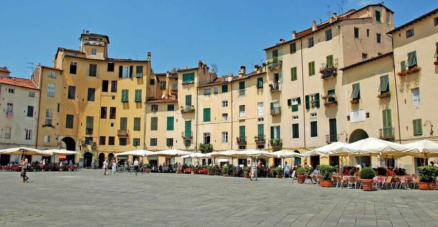 Lucca: City Highlights Walking Tour - From old walls to Via Fillungo: the city’s slow rhythm, in real time