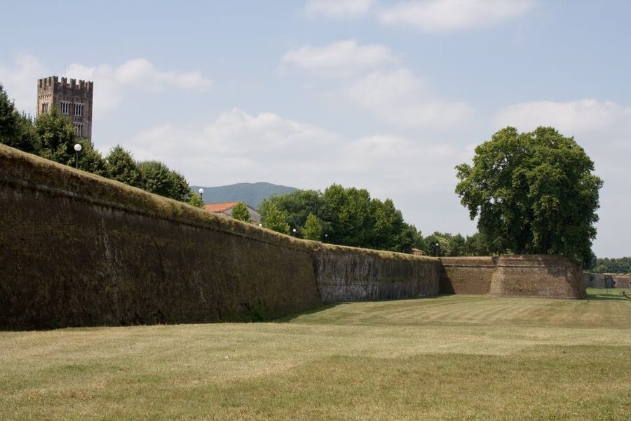 Lucca: City Highlights Walking Tour - What I think makes this tour feel worth it in two hours