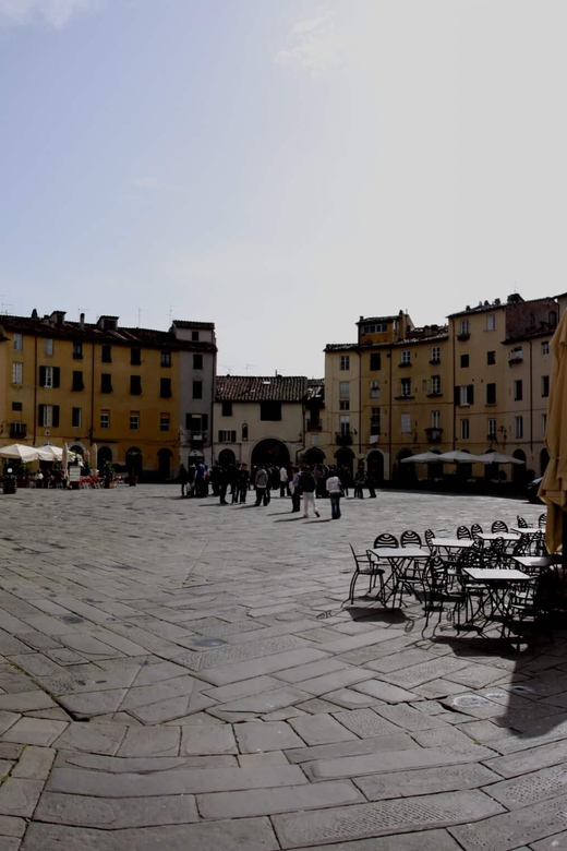 Lucca: Guided Walking Tour - San Frediano and Guinigi Tower: two landmarks that anchor your mental map