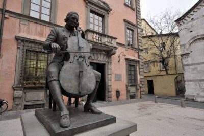 Musical Walking Tour with Puccini Museum Visit