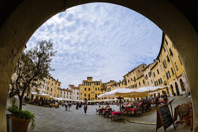 Lucca’s Ultimate Food Tour: Full Tuscan Meal by Do Eat Better - Stop 4 on Via Buia: Cecina, the Warm Chickpea Street Food