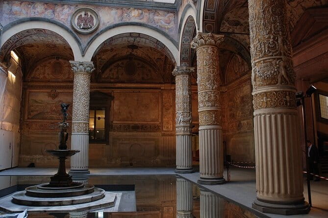 Medici Legends & Renaissance Wonders: Florence Small Group Tour - Stop 1: Basilica di San Lorenzo, Medici burials in the heart of the market area