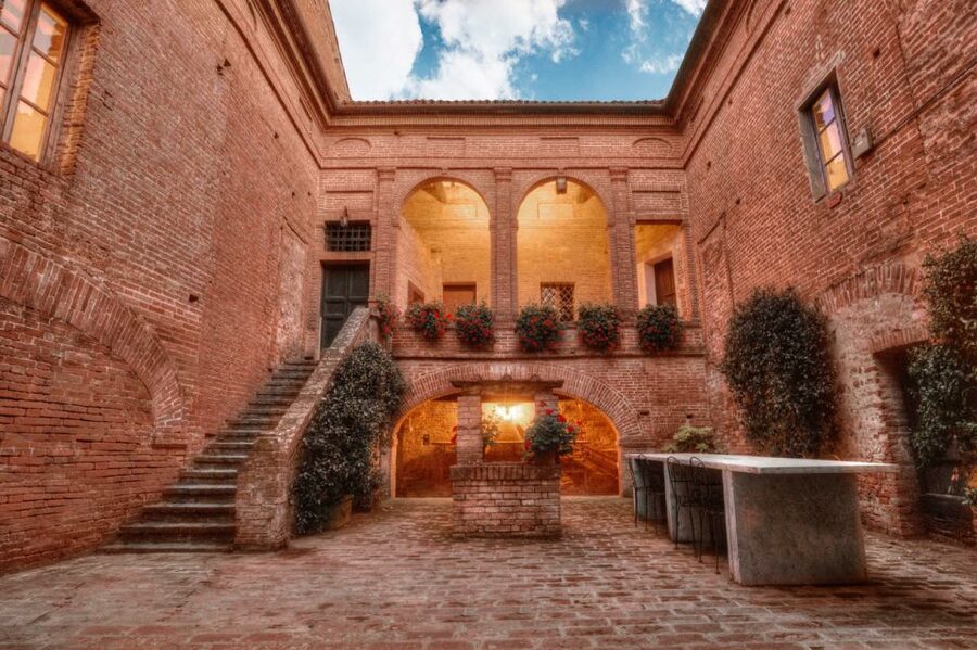 Montalcino: Brunello Wine Tasting & Lunch in a Tuscan Castle - Should you book this Montalcino Brunello wine tasting and lunch?