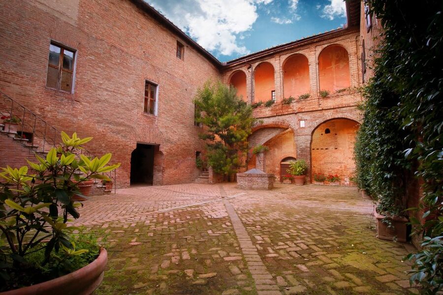 Montalcino: Brunello Wine Tasting & Lunch in a Tuscan Castle - The castle lunch: traditional Tuscan courses that pair well