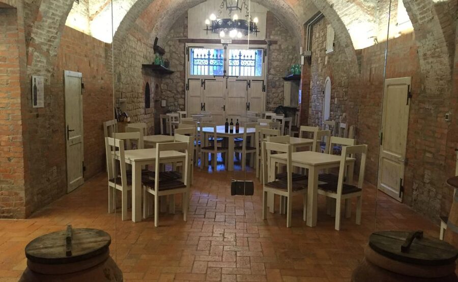 Montepulciano: Wine Tasting & Lunch in a Typical Winery - A Tight 1.5-Hour Rhythm, From Cantina to Lunch