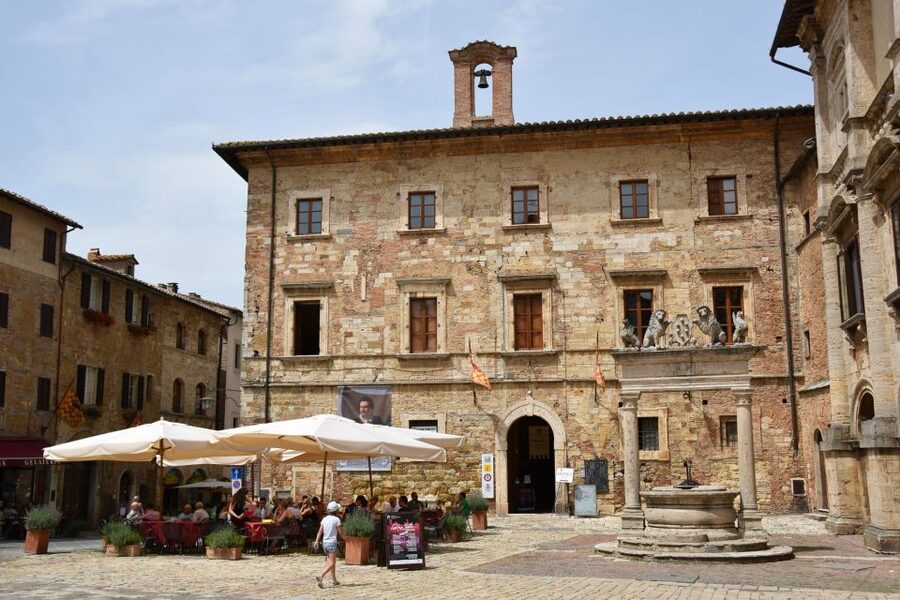 Montepulciano: Winery Tour and Tasting - Meeting Talosa Cantina Storica in the heart of Montepulciano