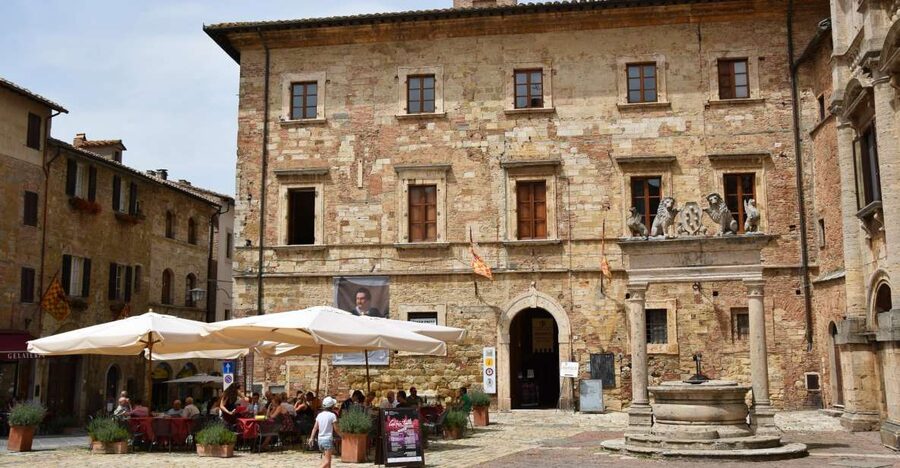 Montepulciano: Winery Tour and Tasting - Going Underground: 16th-century vaults, tunnels, and wine barrels