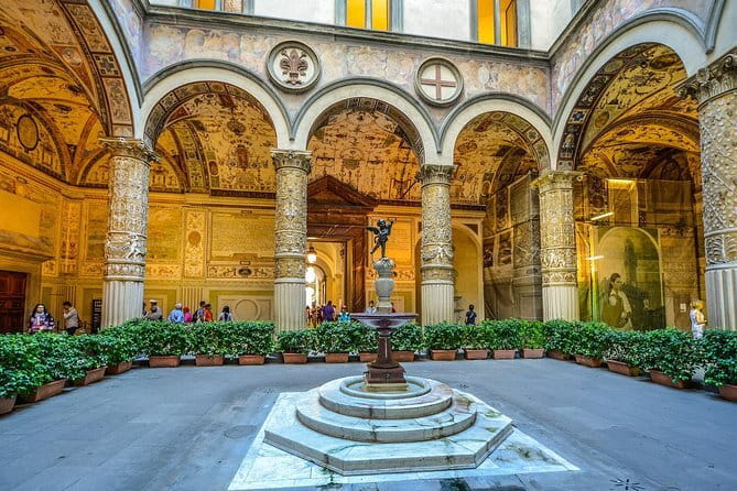 Palazzo Vecchio guided experience with entrance ticket - Inside the palace: what the guide should help you notice