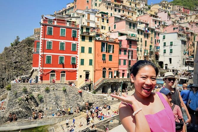 Pisa and Cinque Terre Day Trip from Florence in a Small Group - Getting From Pisa to La Spezia: The Cinque Terre Gateway Moment