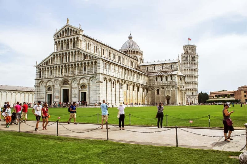 Reserved Entrance to Leaning Tower of Pisa & Cathedral - Climbing the Tower of Pisa: 297 steps, rests, and what you should expect
