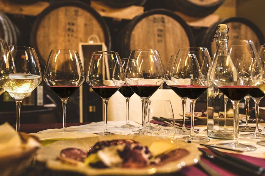 San Gimignano: Lunch or Dinner at a Winery with Wine Tasting - Why a Chianti winery lunch works better than a quick tasting